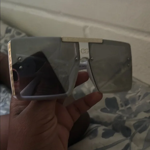 Gucci | Accessories | Gold And Gray Oversized Sunglasses  display picture 3